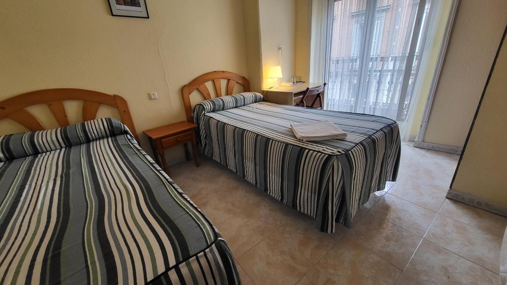 Hostal Pacios Madrid Kültér fotó