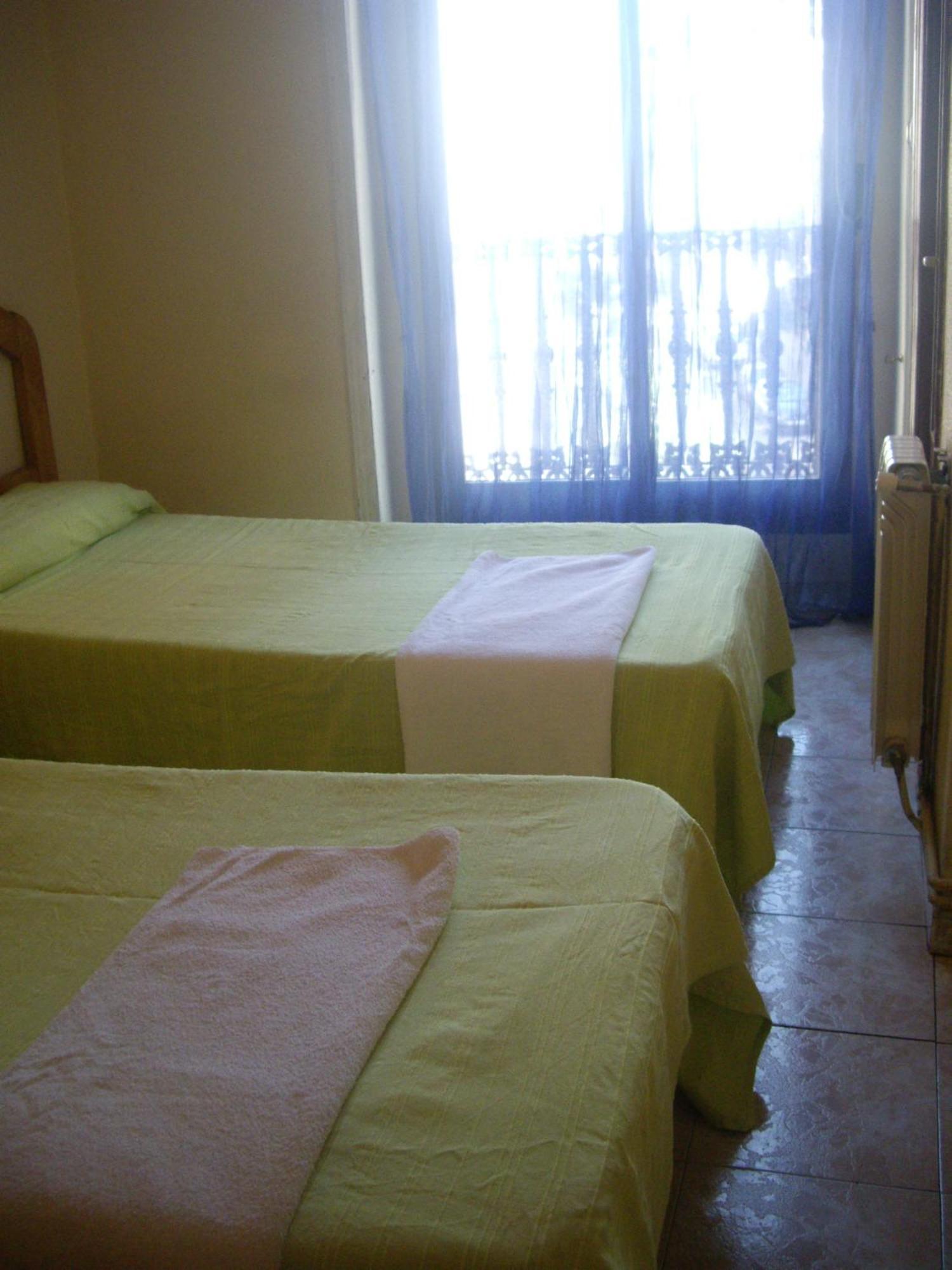 Hostal Pacios Madrid Kültér fotó