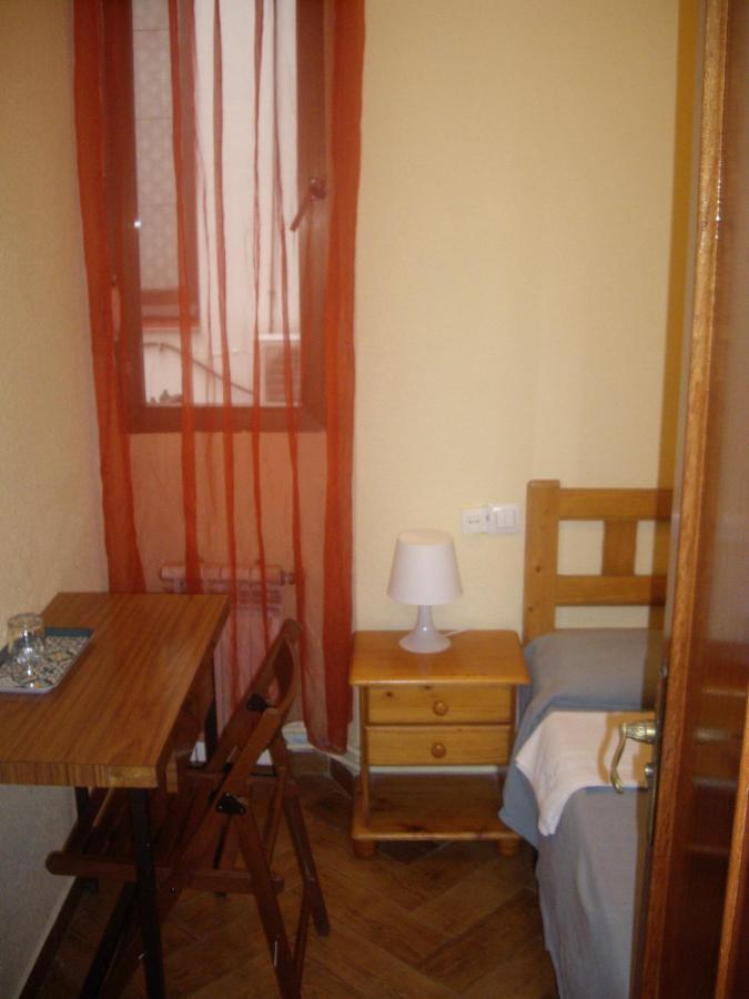 Hostal Pacios Madrid Kültér fotó